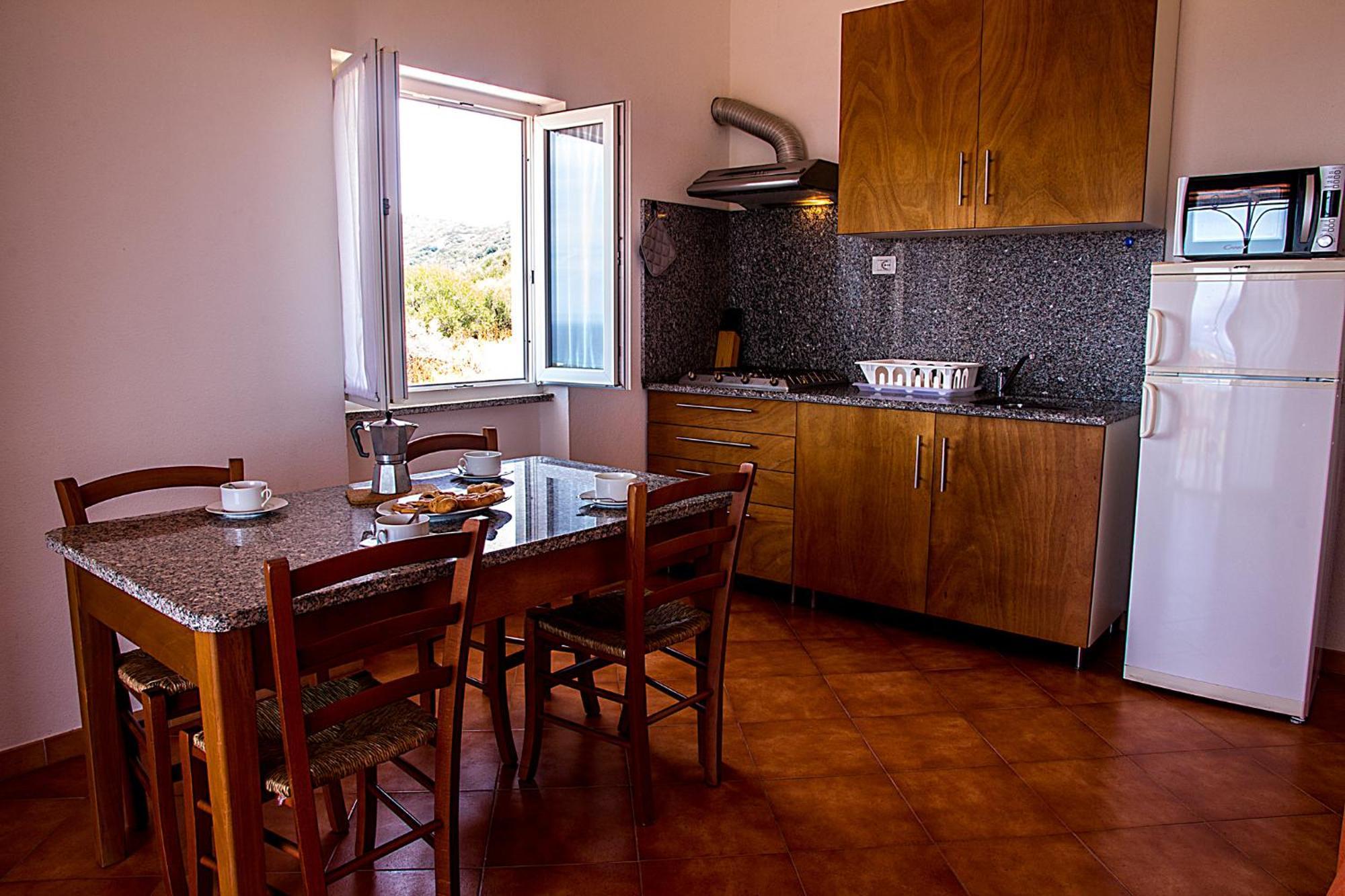 Gf Apartments Li Seddi Badesi Exterior photo