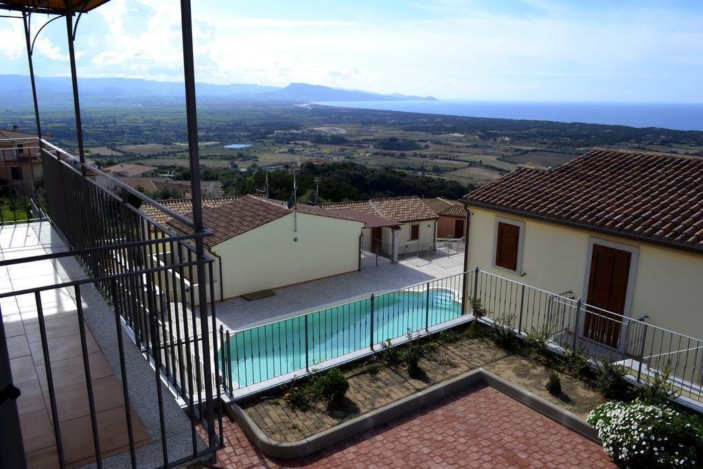 Gf Apartments Li Seddi Badesi Exterior photo