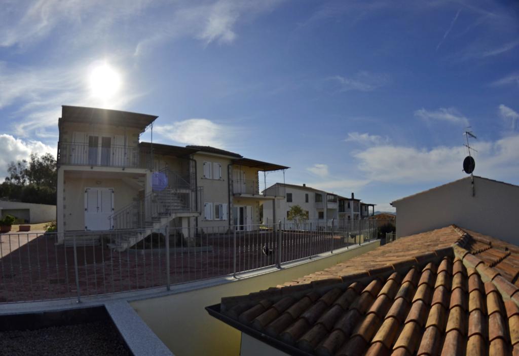 Gf Apartments Li Seddi Badesi Exterior photo