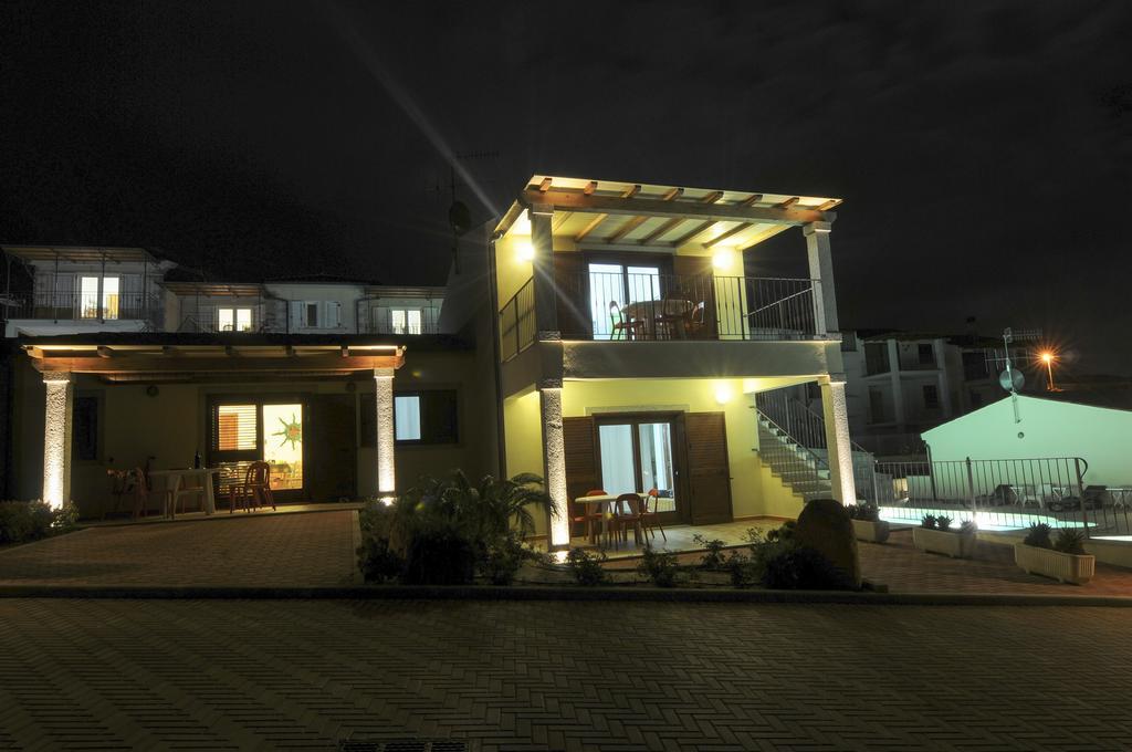 Gf Apartments Li Seddi Badesi Exterior photo