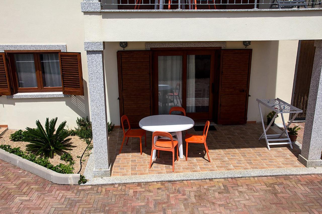 Gf Apartments Li Seddi Badesi Exterior photo