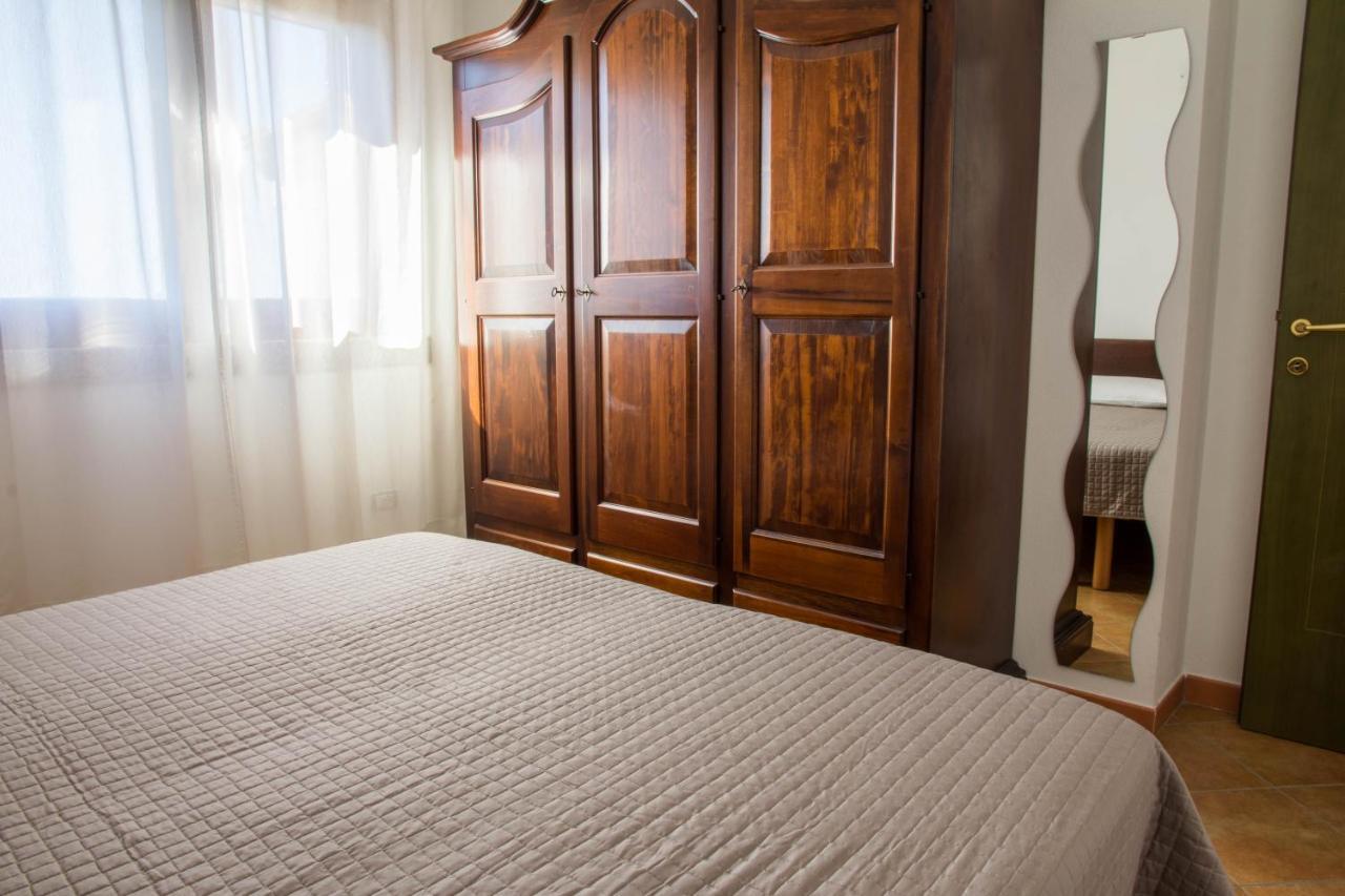 Gf Apartments Li Seddi Badesi Exterior photo